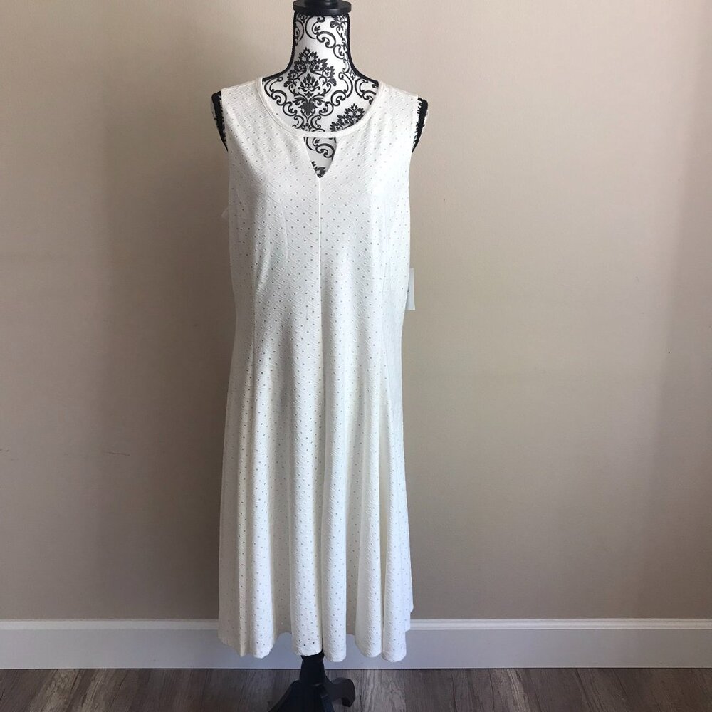 Dress Barn - Sleeveless Keyhole Neck Fit n Flare Dress - White
